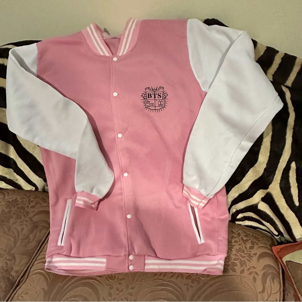 BTS baseball-style pink sweatshirt with BTS logo and “V 95”. Size XXL?